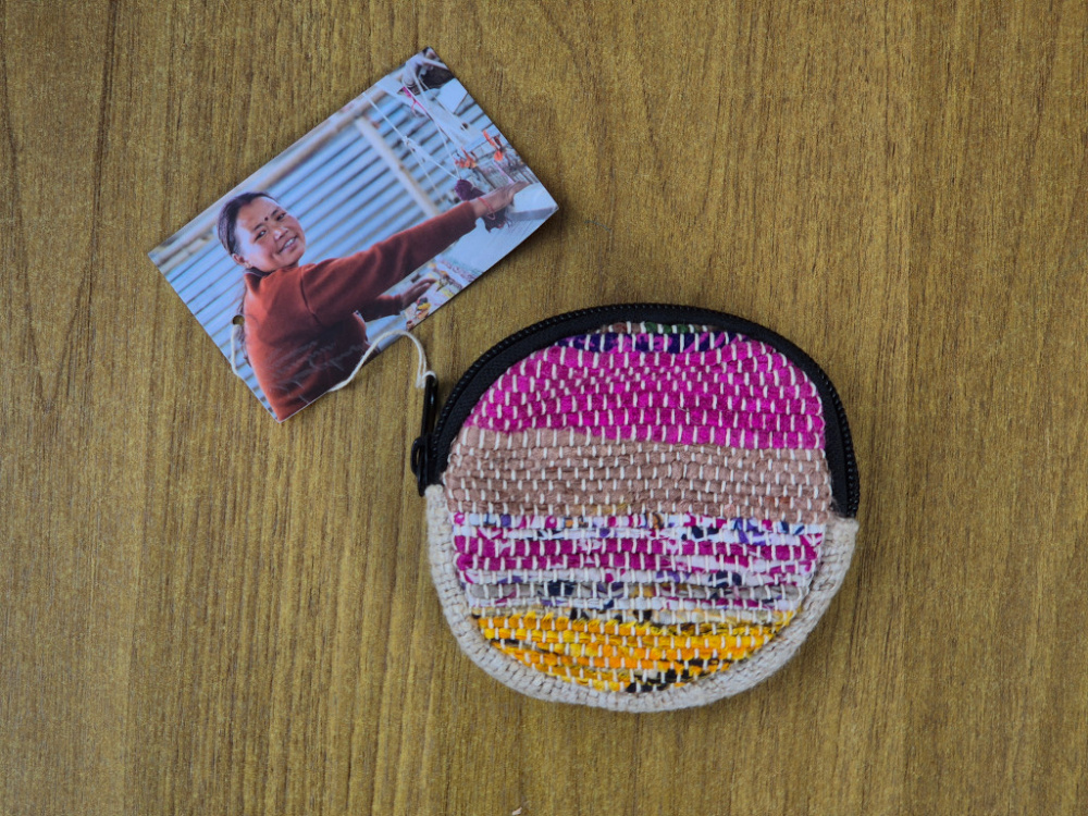 Runder Münzbeutel aus recyceltem Sari & Hanf | Zufallsausführung | LWH, Nepal